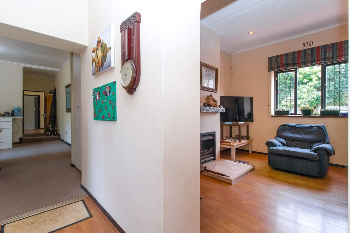 Timeless Elegance Meets Easy Family Living - Photo 4