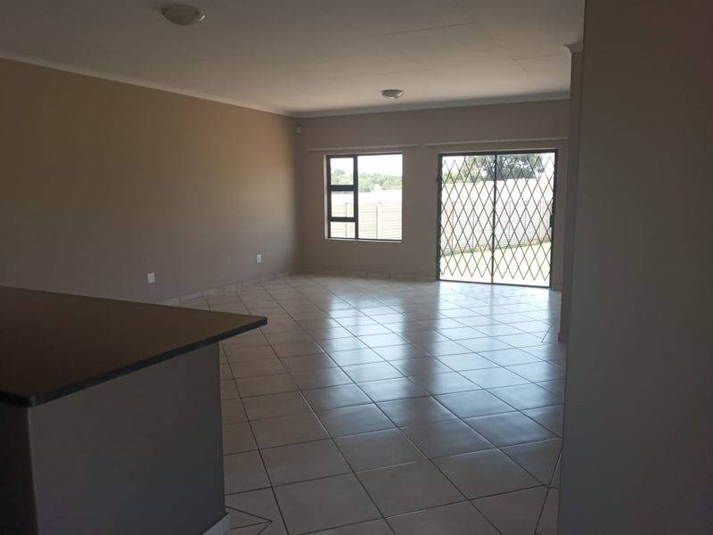 Three bedroom townhouse in Private Estate Kookrus Meyerton Gauteng - Photo 5