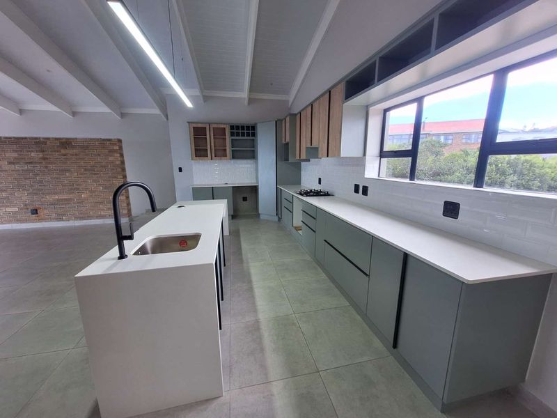 Modern 3 Bedroom Duet in Dana Bay for Sale - Photo 5