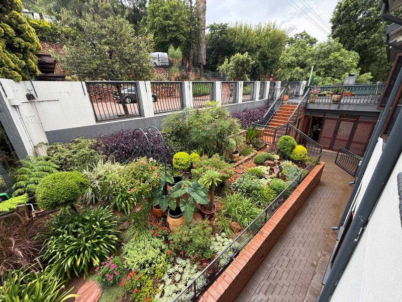 Massive 692m2 Property | 8 Bedrooms | Flatlet | Ideal Guesthouse or Multi-Family Investment - Photo 7