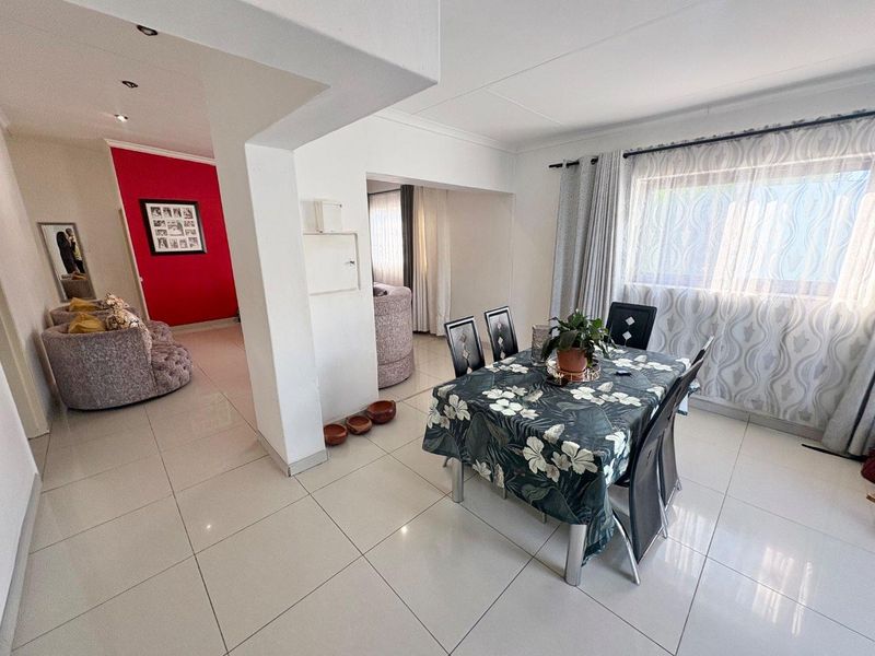 3 Bedrooms House For Sale in Khomasdal - Photo 5