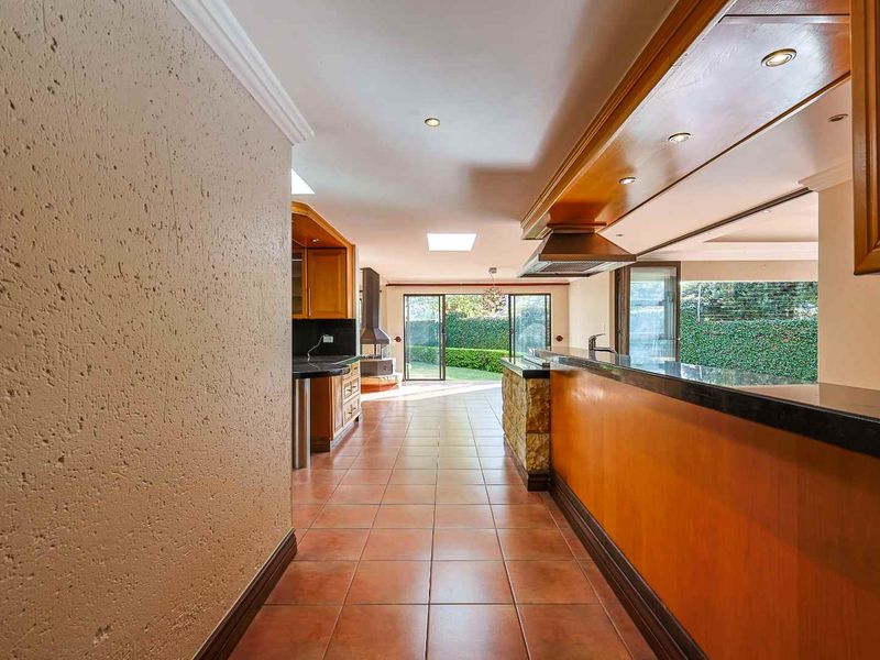 Spacious 4-Bedroom Family Home with Pool – Available Immediately - Photo 5