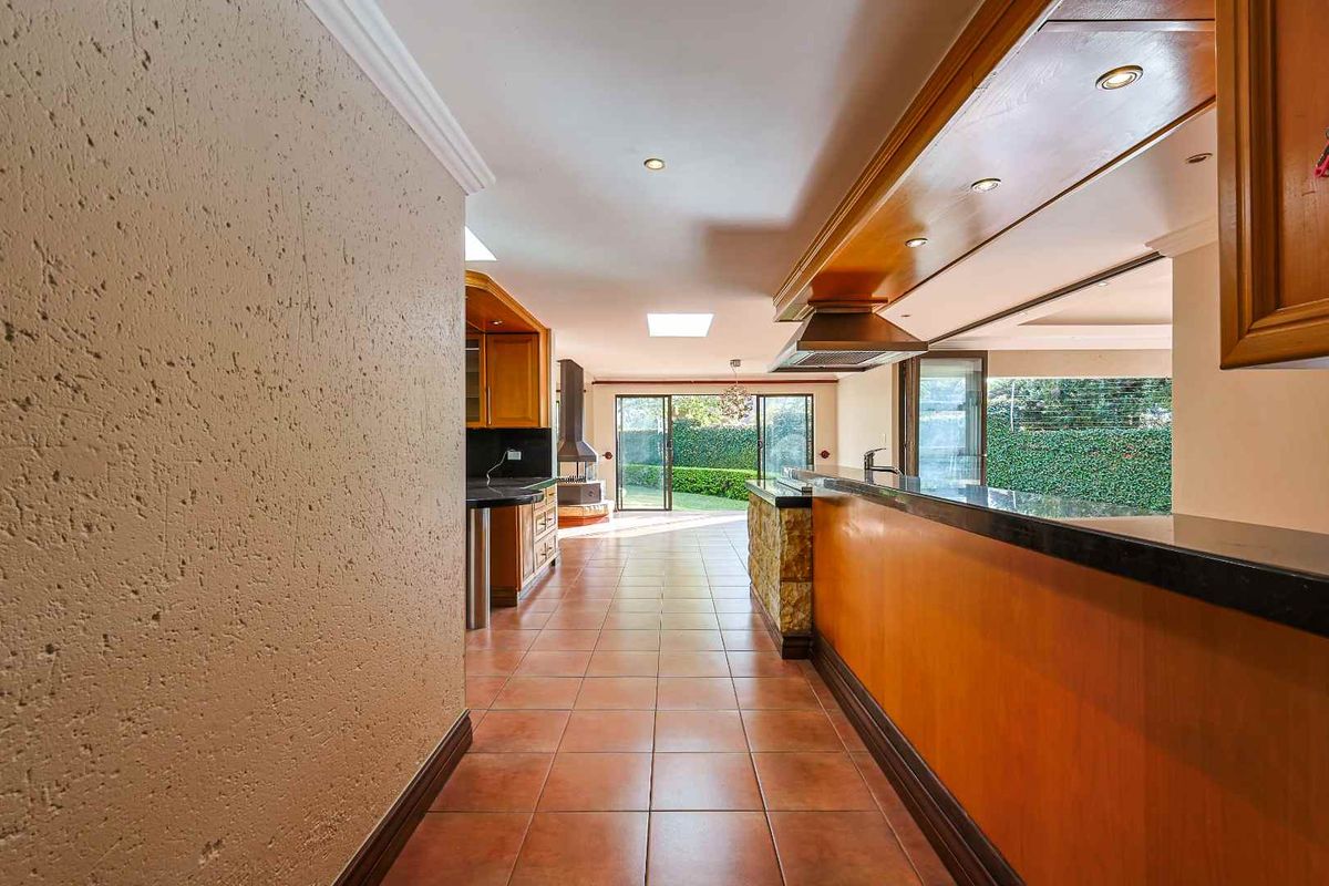 Spacious 4-Bedroom Family Home with Pool – Available Immediately - Photo 5