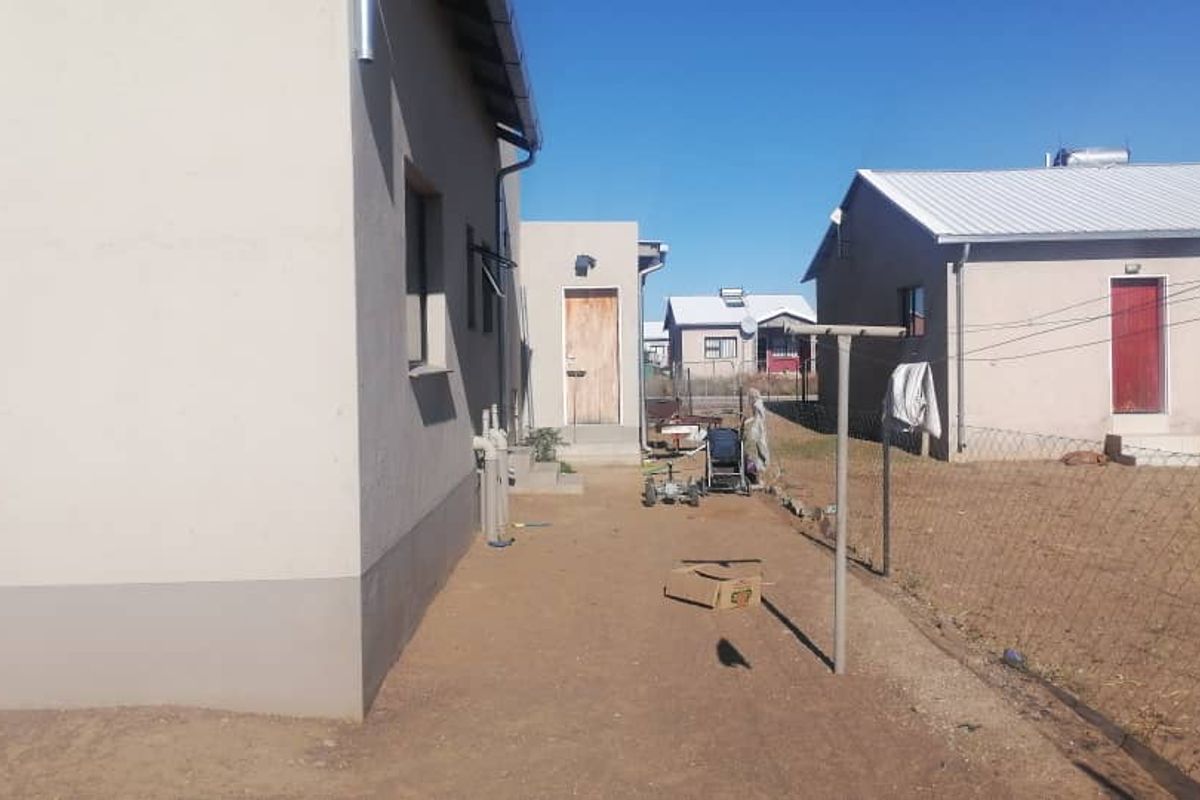 Modern House For Sale-Okahandja - Photo 3