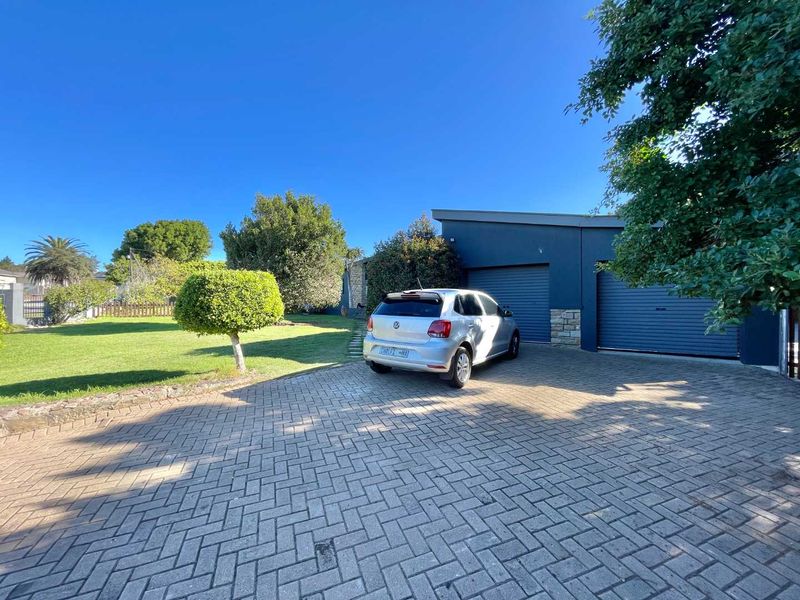 Charming 3-Bedroom Family Home Full of Potential in Mossel Bay Central, Mossel Bay - Photo 4