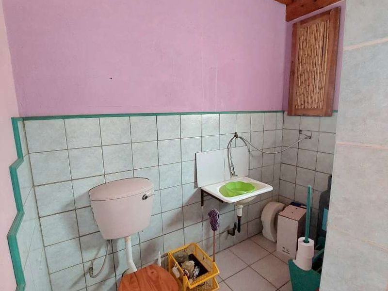 Unique Dream Home: Spacious, Versatile, & Full of Potential - Photo 10