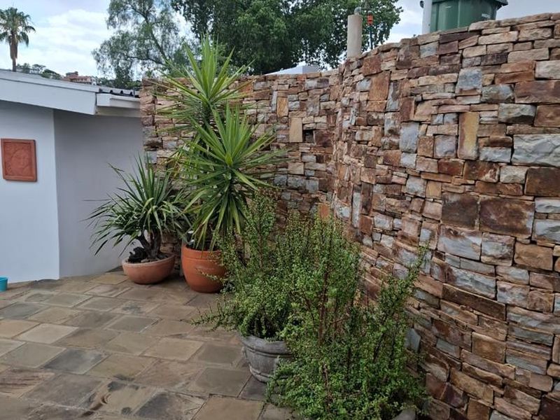 Elegant Residential Home in Eros, Windhoek - Photo 8