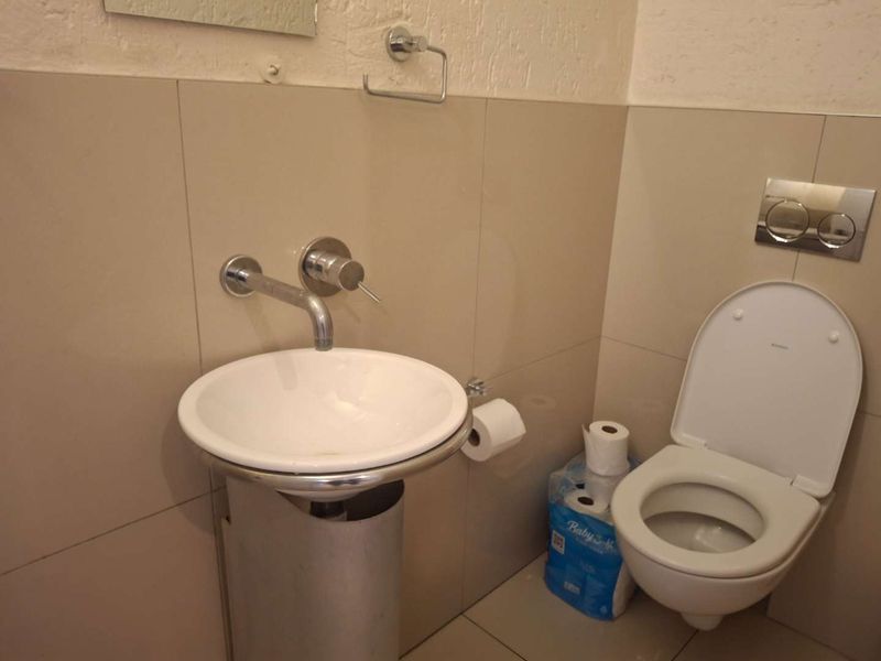 A GORGEOUS UNFURNISHED TWO BEDROOM DUPLEX - Photo 7