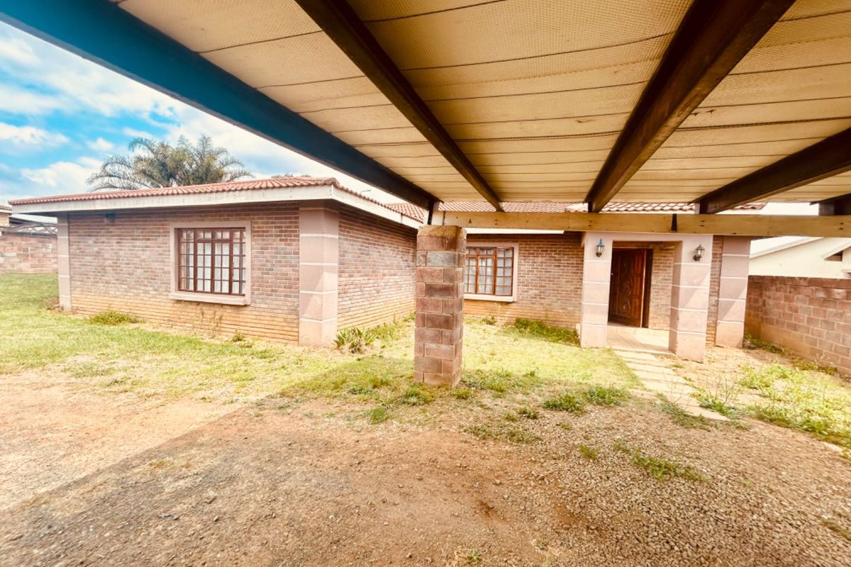 4 Bedroom House with 2 separate flats for sale - Photo 5