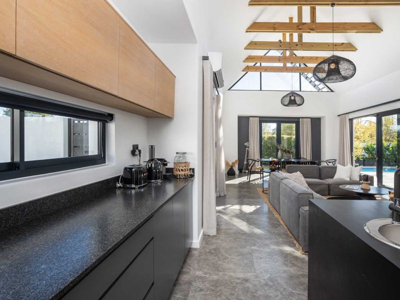 Modern living on Val de Vie Estate in a Beautifully Fully Furnished Three-Bedroom Home - Photo 4