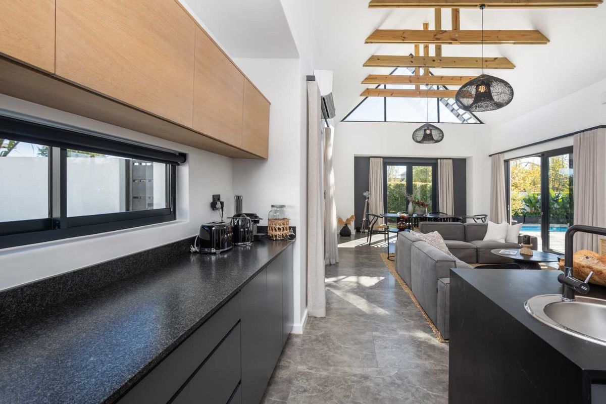 Modern living on Val de Vie Estate in a Beautifully Fully Furnished Three-Bedroom Home - Photo 4