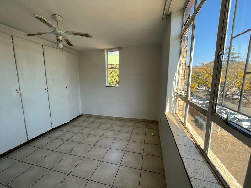 Well located unit in Hatfield - Photo 9