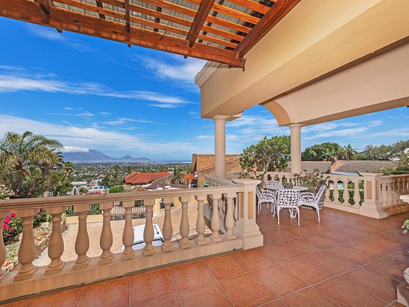 A Palatial Family Home - Photo 4