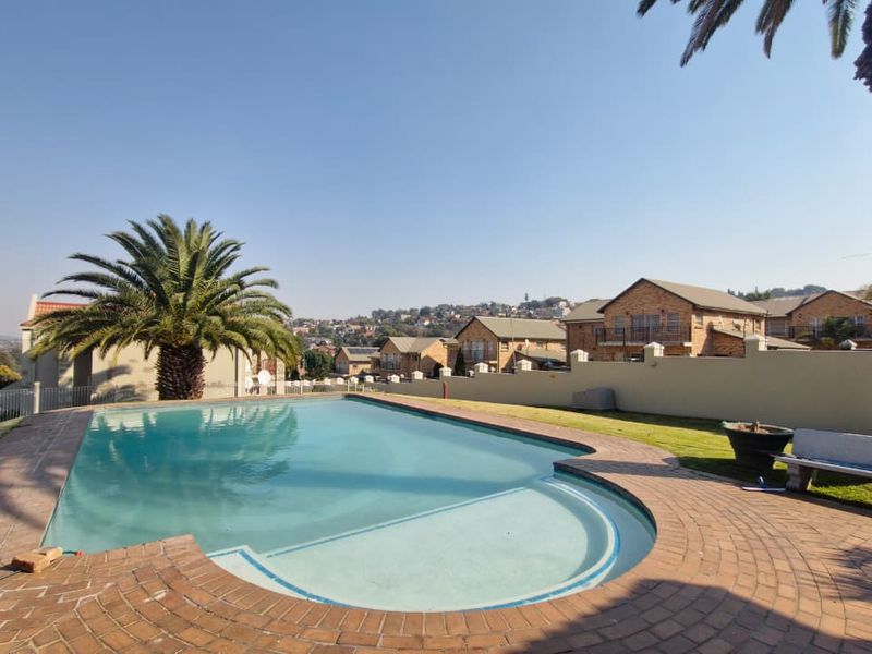 Unlock the Potential! Affordable 2-Bedroom Townhouse Ready for Your Personal Touch in Oakdene! - Photo 3