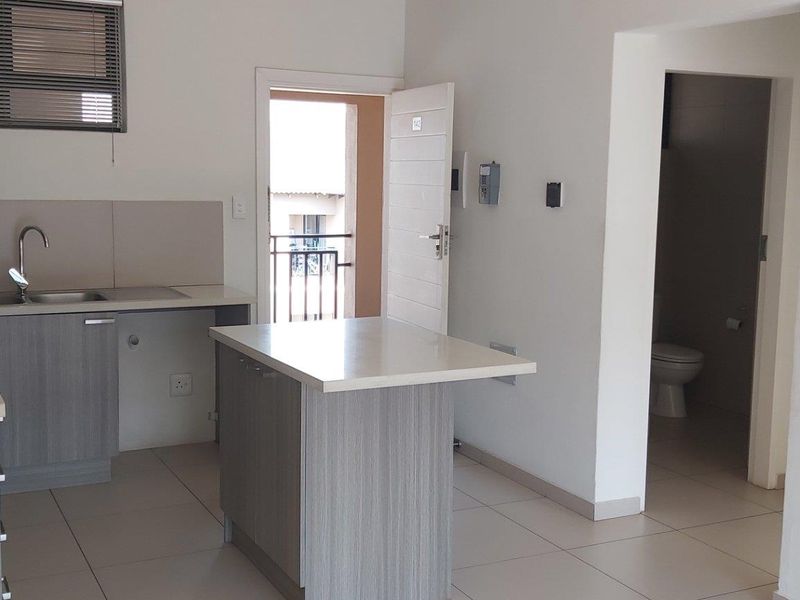 1 Bedroom top floor apartment - Photo 7
