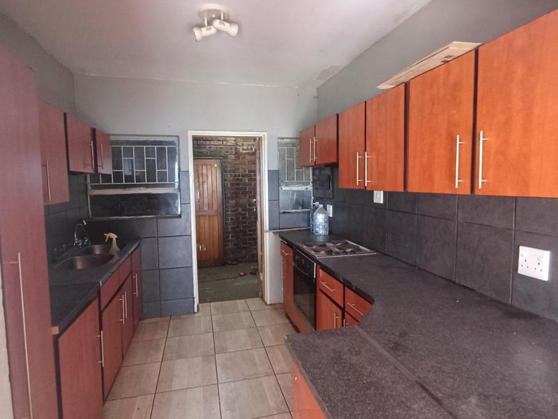 3 Bedroom Duplex For Sale - Photo 6