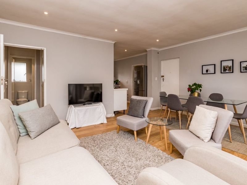 Spacious 2 bedroomed apartment in Kenilworth - Photo 2