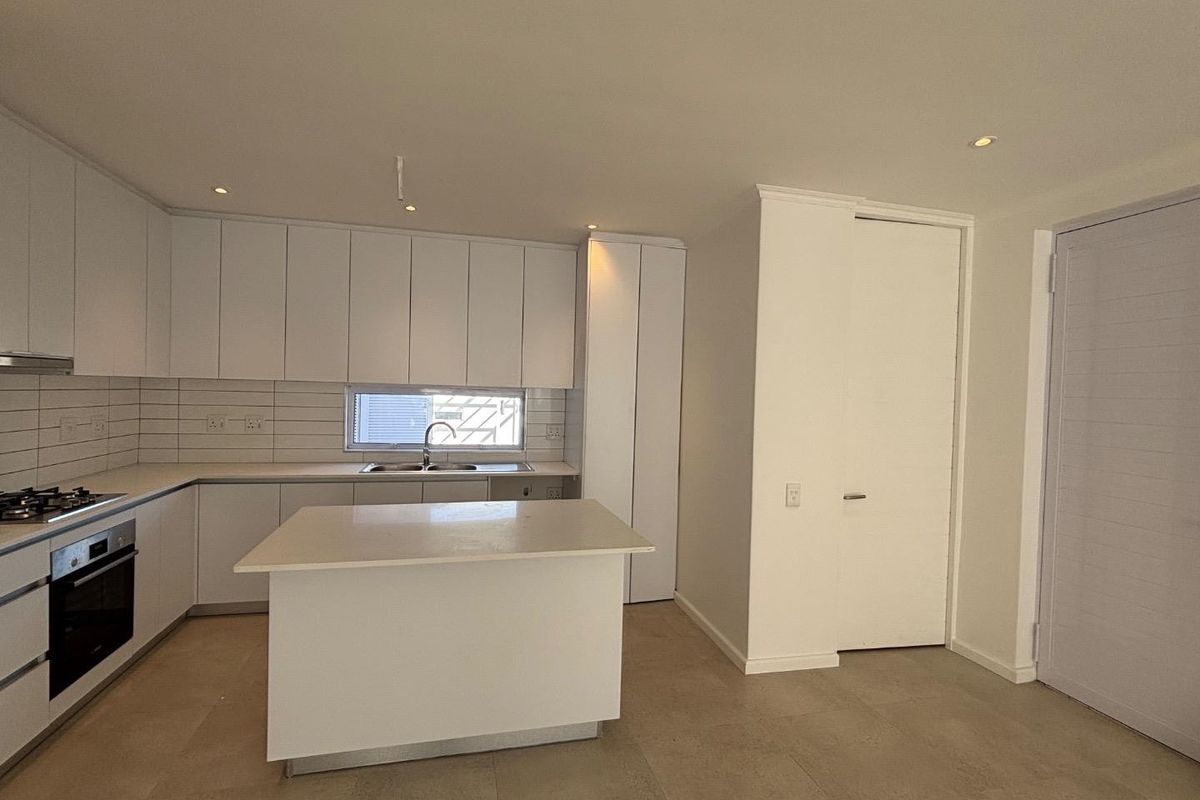 Modern Newly Built Townhouse in Voliere Estate - Photo 3