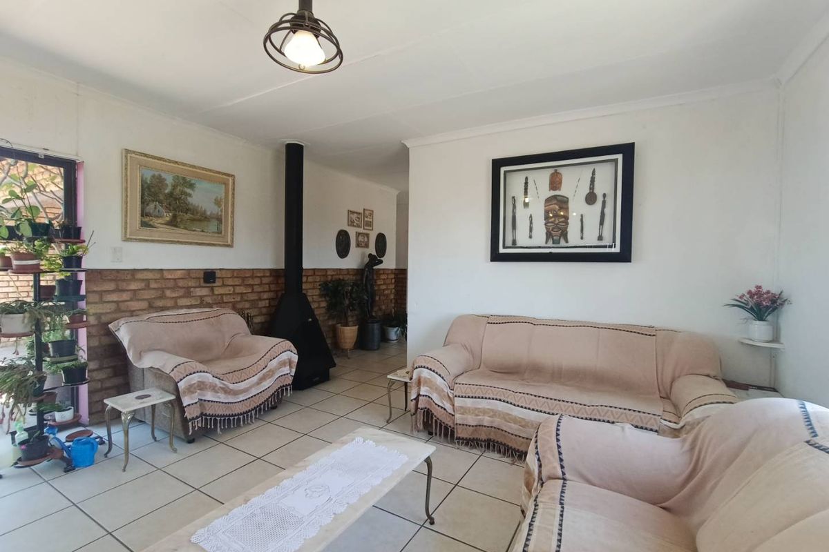 Magnificent unparalleled views meet effortless luxury living - Photo 5