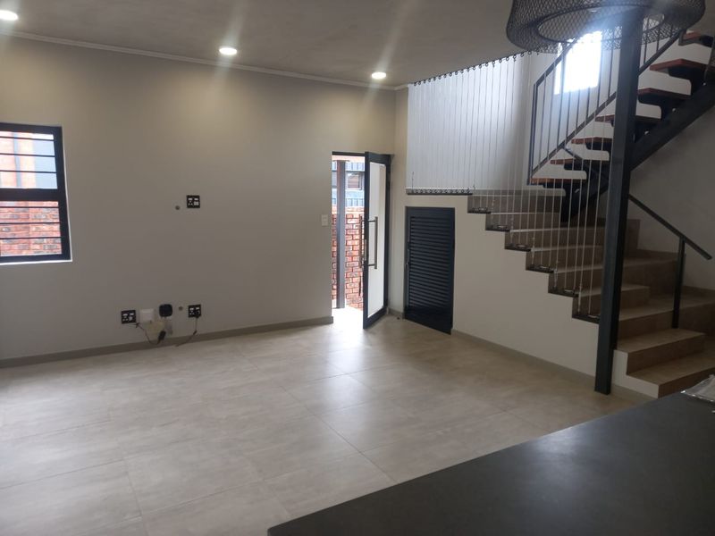 Beautiful 3 Bedroom Cluster in Northriding - Photo 9