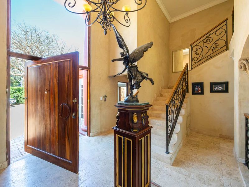 AN EXCEPTIONAL CONTEMPORARY MASTERPIECE OVERLOOKING THE LAKE & GOLF COURSE - Photo 7