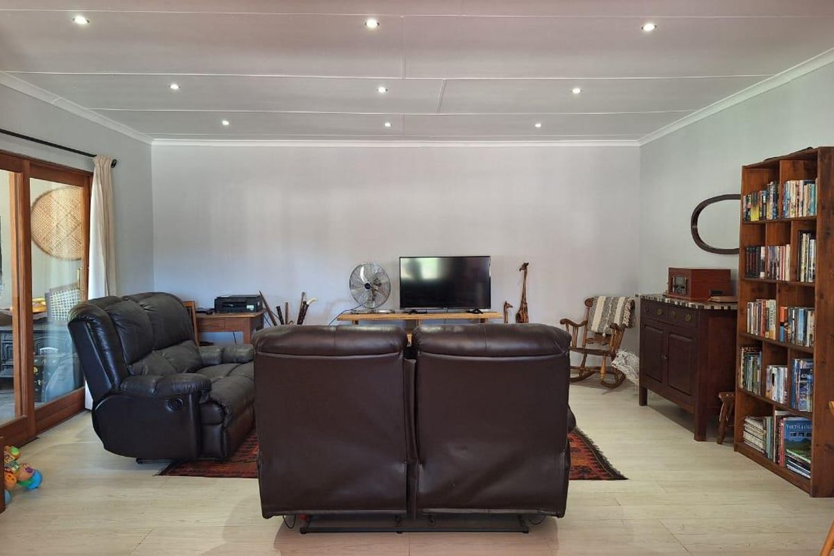 2-Bedroom house and large shed for sale in Askham - Photo 2