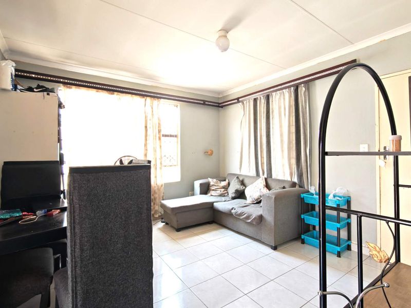 7 Bedroom  Apartment for Sale in Cosmo City - Photo 8