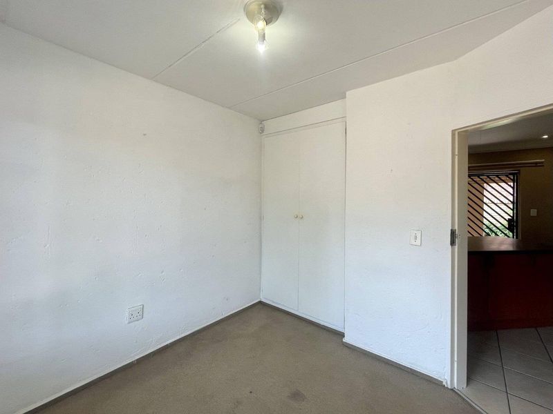 Lock-Up-&-Go Investment Gem in Established Estate | 2-Bed + Loft - Photo 10