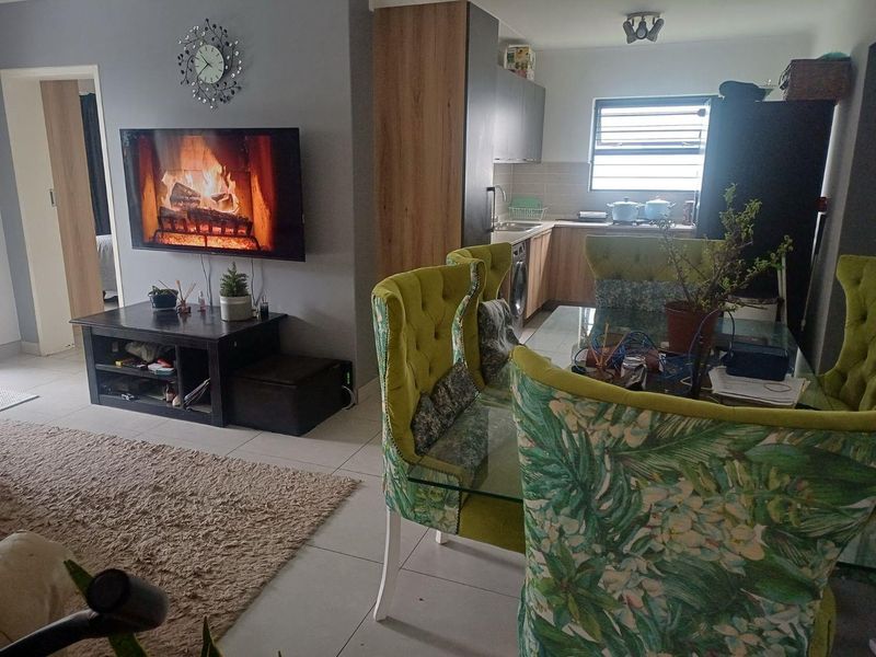 Modern Ground Floor Townhouse with Private Garden and Built-in Braai - Photo 9