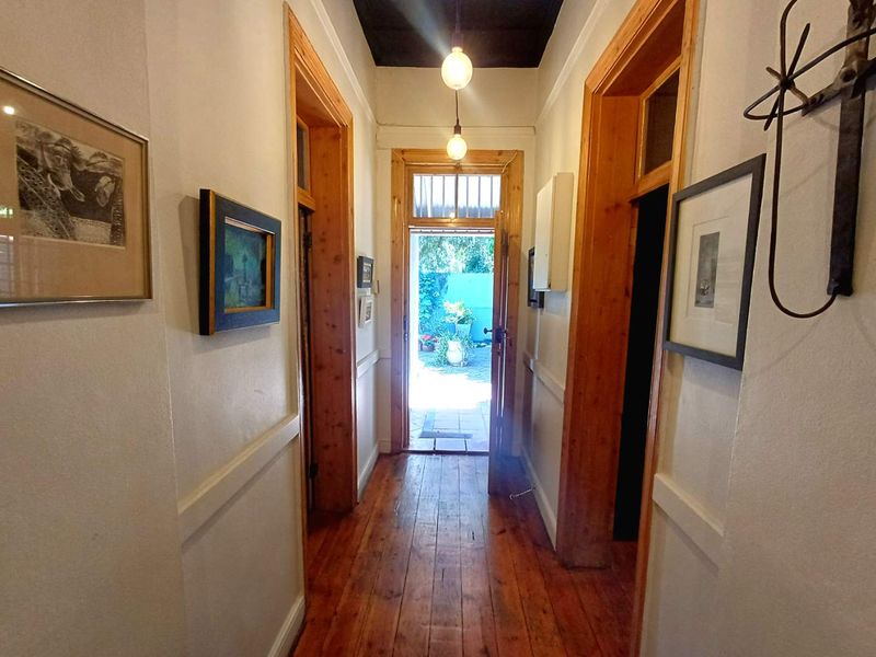 Charming 2 Bedroom Home with timeless features & modern touches - Photo 7