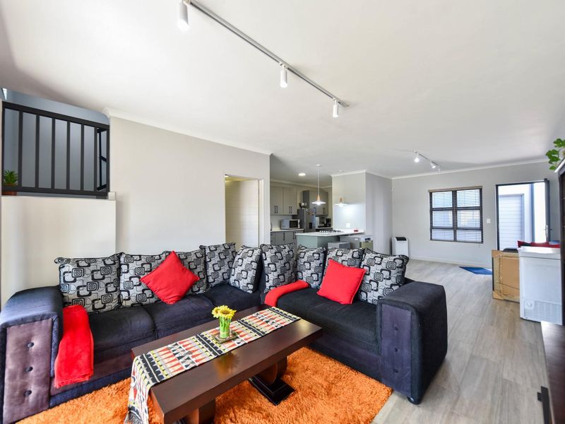 Modern three bedroom duplex - recently built - Olympus - Photo 4