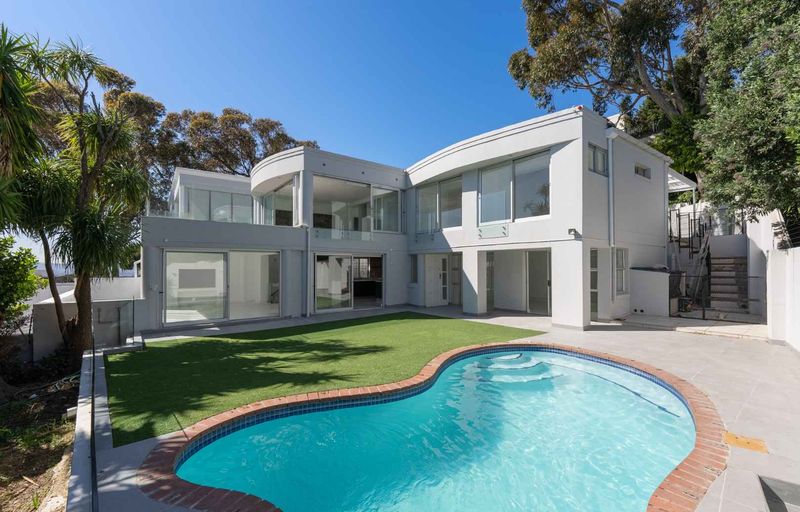 Magnificent Newly Renovated Family Home in Upper Vredehoek.