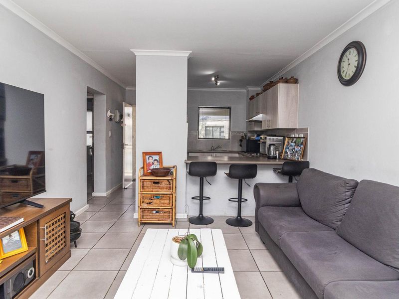 2-Bedroom Apartment for Sale in Kuilsriver - Photo 9