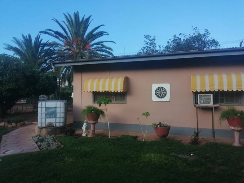 FOR SALE- 4 BEDROOM HOUSE IN OUTJO, NAMIBIA - Photo 2