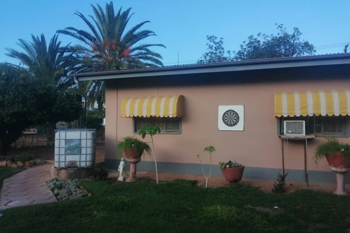 FOR SALE- 4 BEDROOM HOUSE IN OUTJO, NAMIBIA - Photo 2