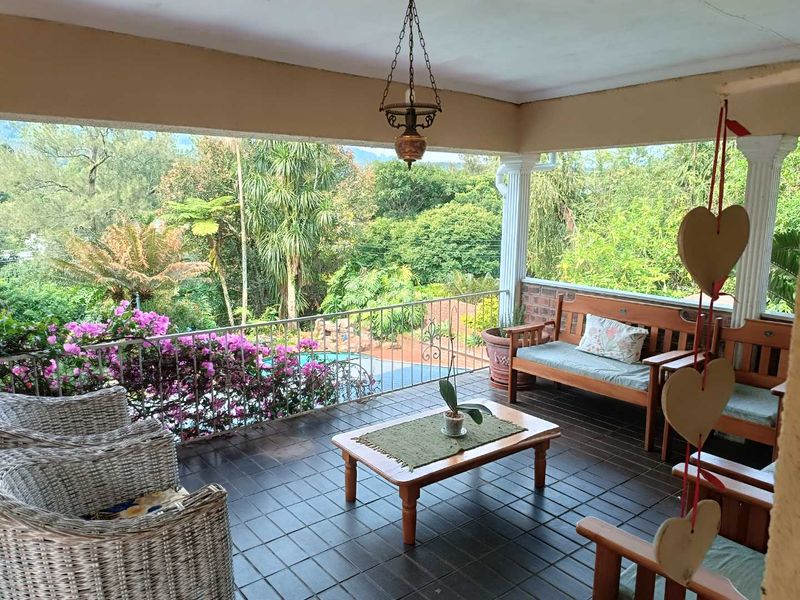 A ONE-OF-A-KIND SANCTUARY HOME IN SERENE MONTROSE - Photo 5