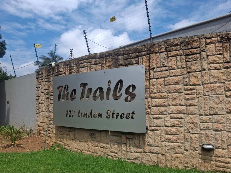 A BEAUTIFUL TWO BEDROOM SIMPLEX - Photo 2