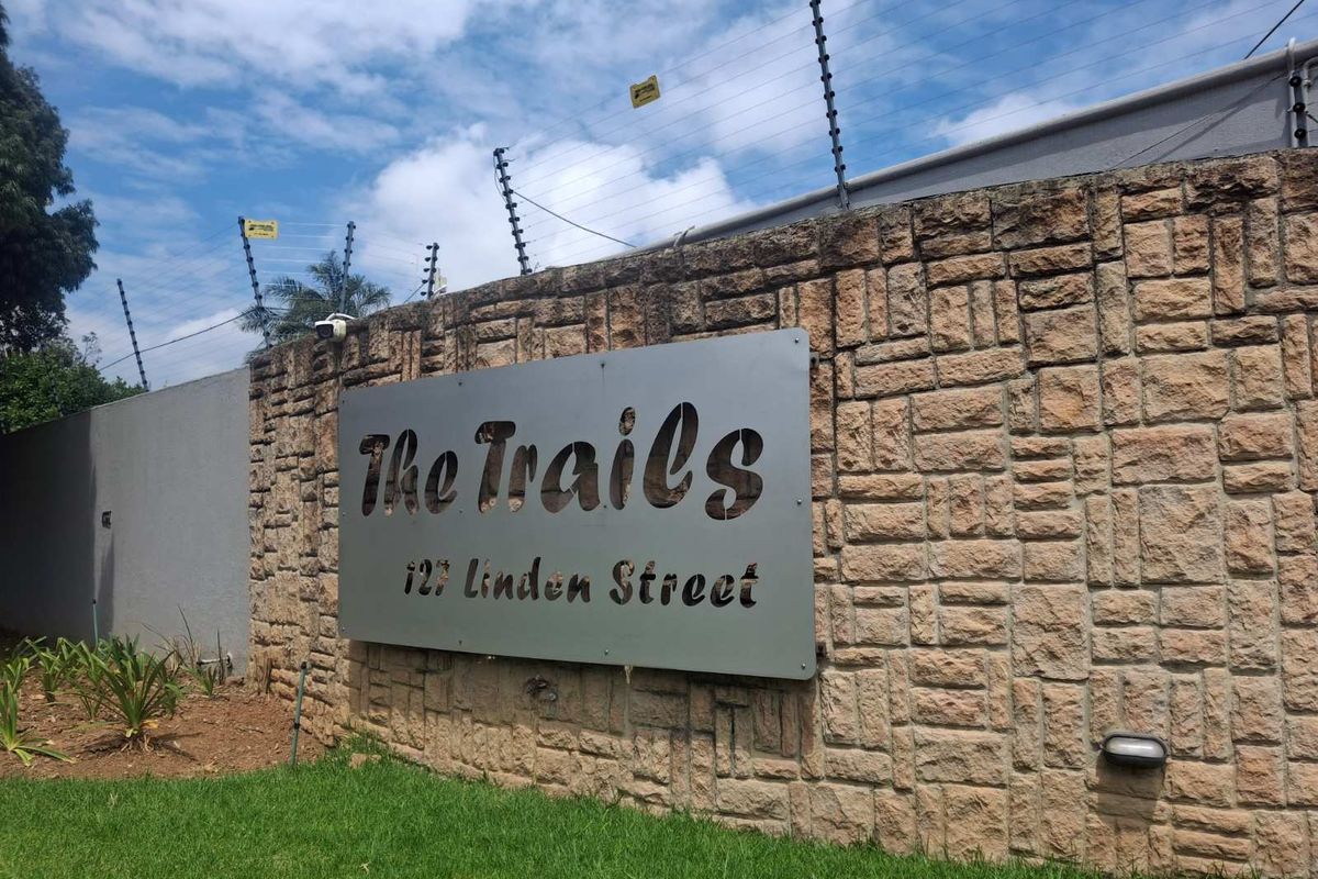 A BEAUTIFUL TWO BEDROOM SIMPLEX - Photo 2