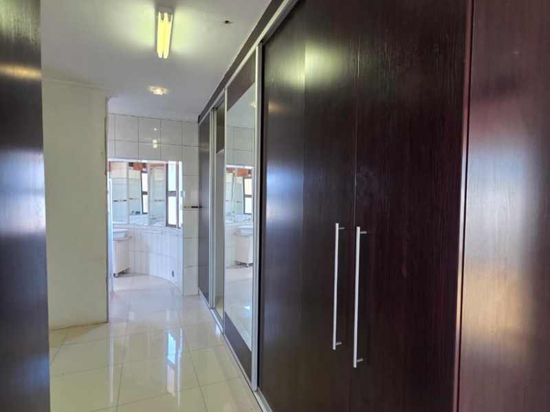 6-Bedroom House For Sale | Cimbebasia - Photo 8