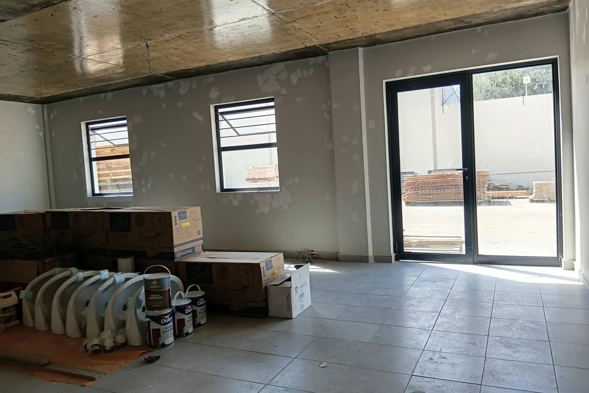 Mixed use warehouse to let in Northern Industrial - Photo 2