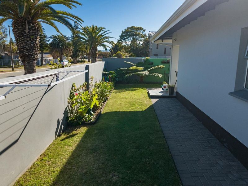 Modern living in Bayview: Your dream home awaits - Photo 4