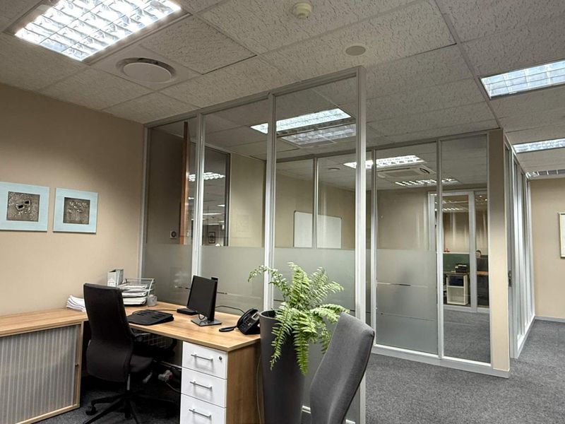 500m2 fully fitted out office to let in Soho on Strand - Photo 8