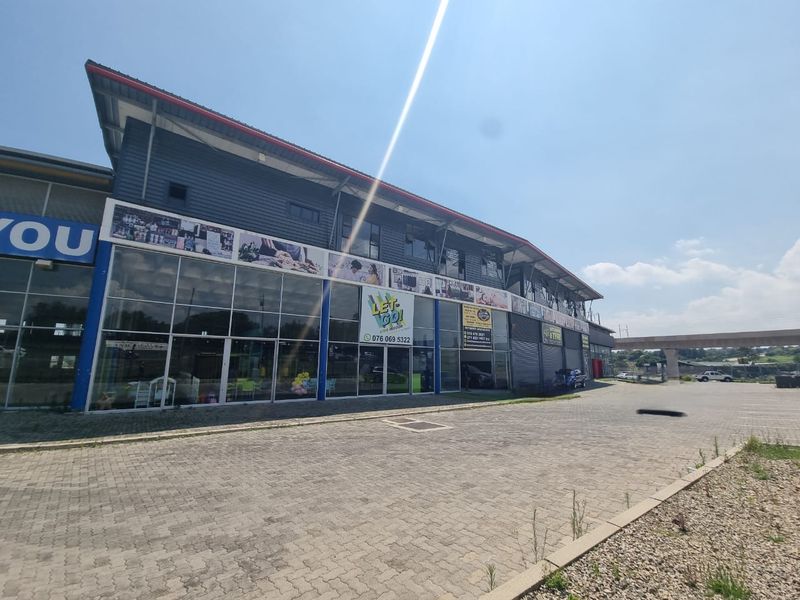 Prime Real Estate: Retail & Workshop Spaces Await - Photo 3