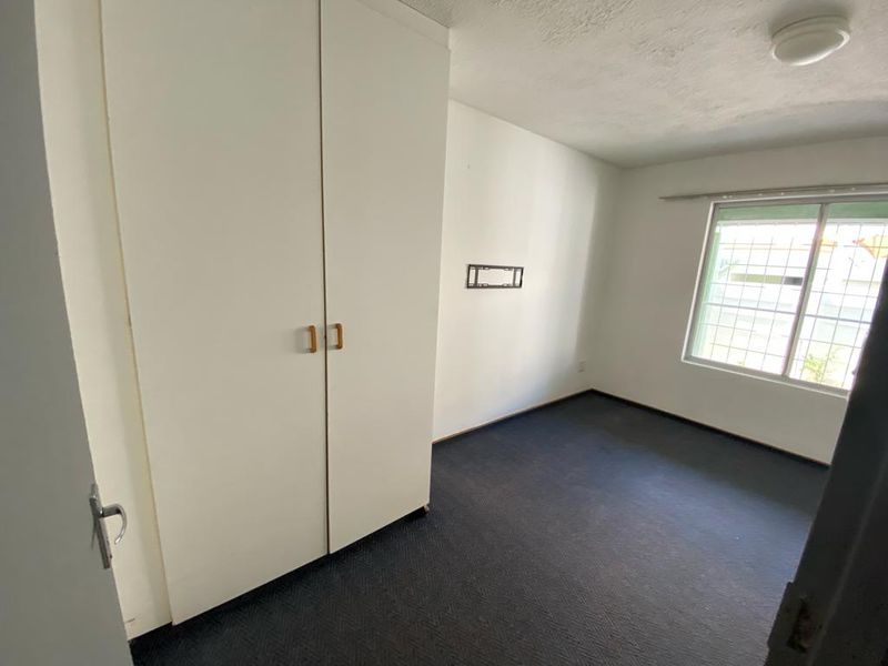 3 Bedroom Ground Floor Unit For Sale - Photo 2