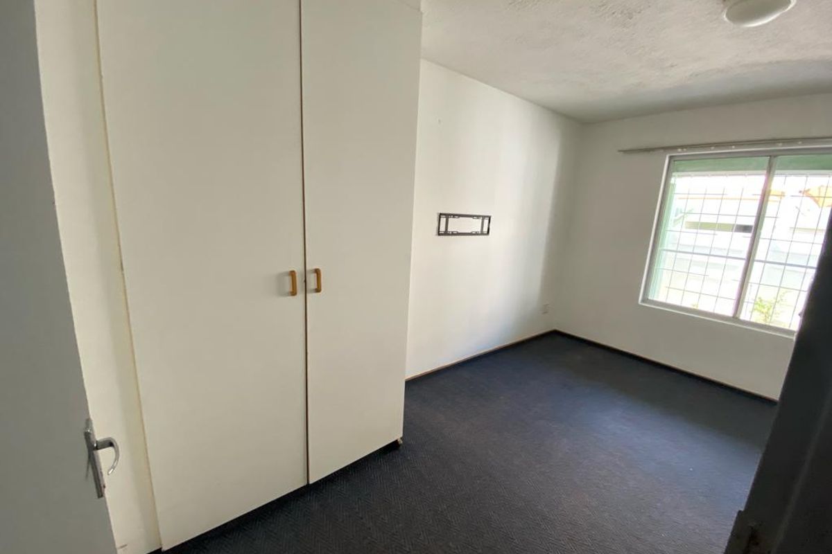 3 Bedroom Ground Floor Unit For Sale - Photo 2