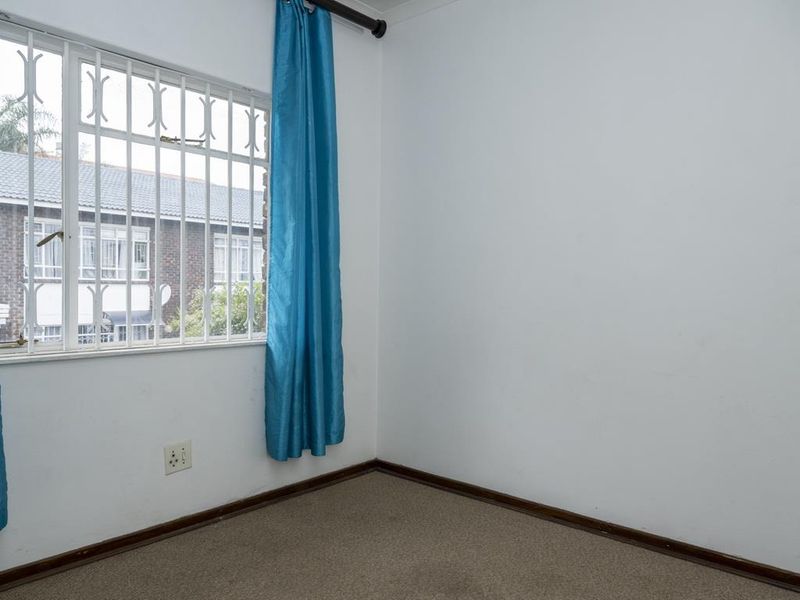 Double-Storey Unit with Spacious Living Areas - Photo 10