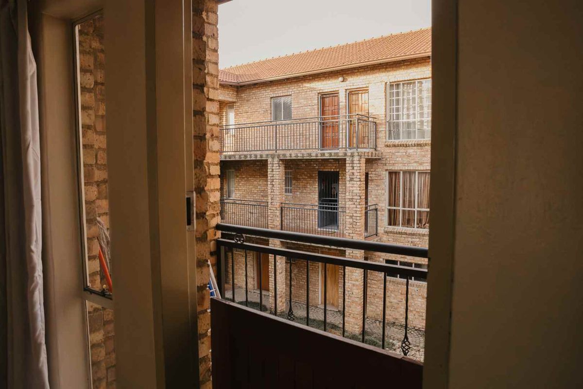 Modern 1-Bedroom Apartment - Photo 3