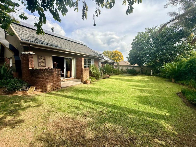 Beautiful 4 Bedroom house for sale in vryheid - Photo 2