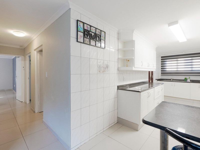 Secure simplex in excellent location - Photo 9