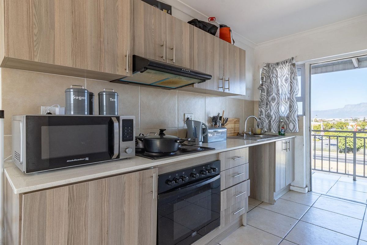 Neat & Low-Maintenance 2-Bedroom, 1-Bath Flat – Perfect for First-Time Buyers or Investors - Photo 4